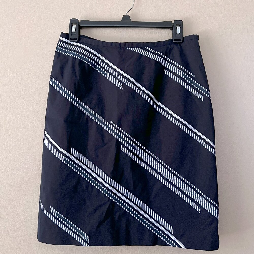 Ann Taylor A-Line Diagonal Ribbons Skirt Navy Size 6 NWOT - Picture 2 of 4